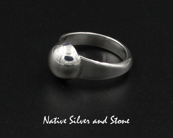 Z Artie Yellowhorse - Navajo<br>7/16" Ring<br>#7 Dome/Dot<br>Sterling Silver<br>Size: 7