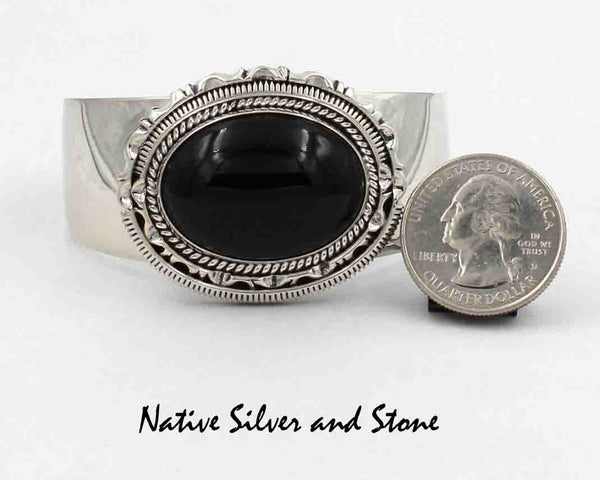 Z Artie Yellowhorse - Navajo<br>BCOXTDSCP<br>1-3/8"H Bracelet<br>Onyx<br>Twist & Double Sawcut w Pinches<BR>Sterling Silver<br>Size 6-1/6