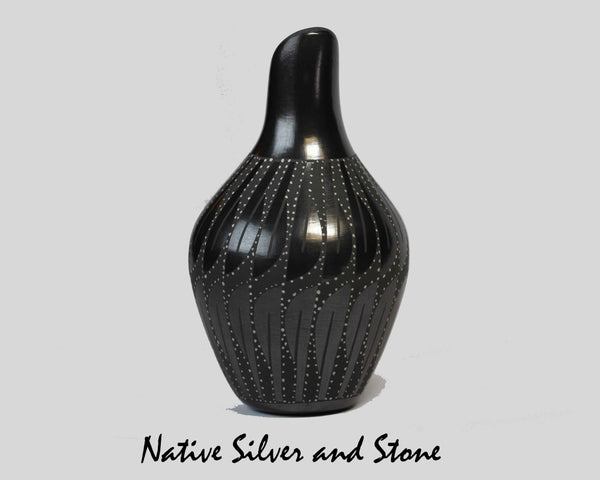 Z  Efrain Lucero Andrew<br>Mata Ortiz/Casa Grandes<br>Pottery-Handmade<br>Vase - Black w Gray<br>