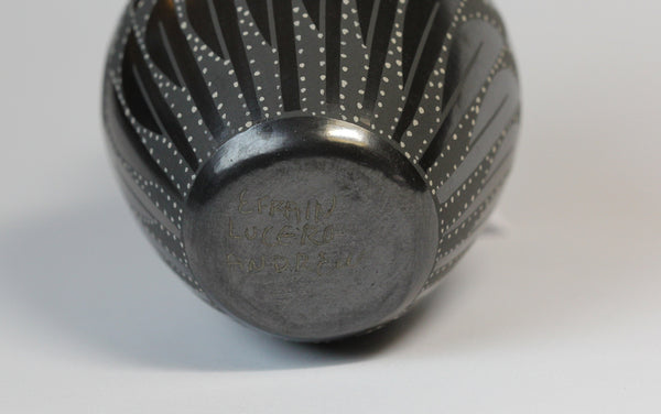 Z  Efrain Lucero Andrew<br>Mata Ortiz/Casa Grandes<br>Pottery-Handmade<br>Vase - Black w Gray<br>