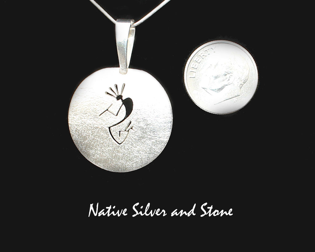インディアンジュエリーMyron Panteah ZUNI ペンダントトップ Z Myron Panteah (1966 - 2016) Zuni/NavajoRound Kokopelli Pendant