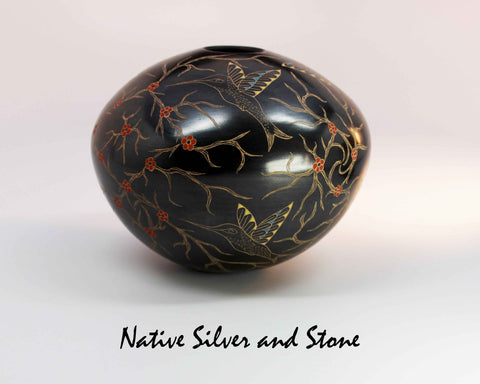 Z Elicena Cota<br>Mata Ortiz/Nuevo Casa Grandes<br>Pottery - Handmade<br>Hummingbird Scraffito<br>Black Pot
